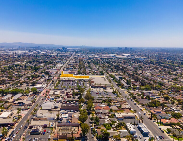 1820 Main st, Santa Ana, CA à vendre - Photo de l’immeuble – Image 3 sur 7