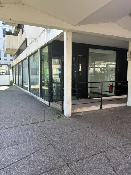 Local commercial dans Sèvres à louer - Photo de l’immeuble – Image 2 sur 7