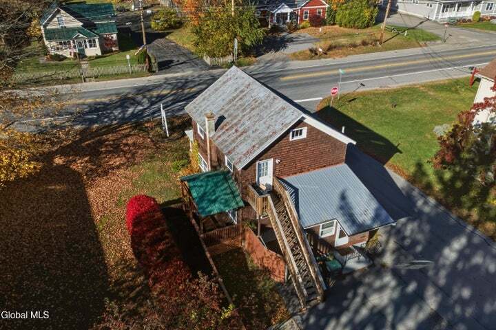 460 Maple Ave, Saratoga Springs, NY à louer - Photo de l’immeuble – Image 2 sur 4