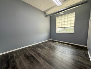 2252-2260 N Elston Ave, Chicago, IL à louer Photo de l’immeuble– Image 1 sur 7