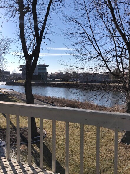 228-246 Waterfall Dr, Elkhart, IN à vendre - Photo de l’immeuble – Image 3 sur 18