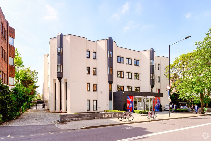 161 Hammersmith Rd, Londres à louer - Photo de l’immeuble – Image 1 sur 13