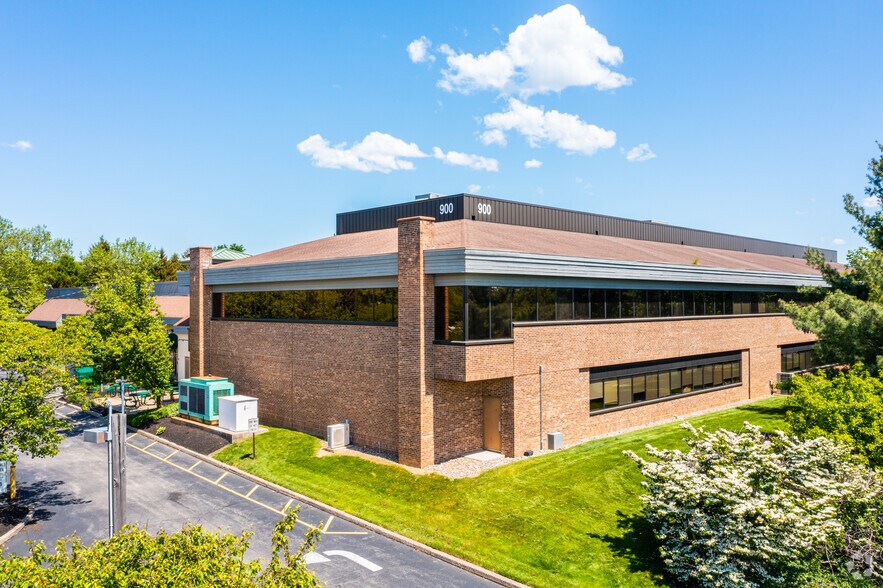 900 Business Center Dr, Horsham Township, PA à louer - Photo de l’immeuble – Image 3 sur 6