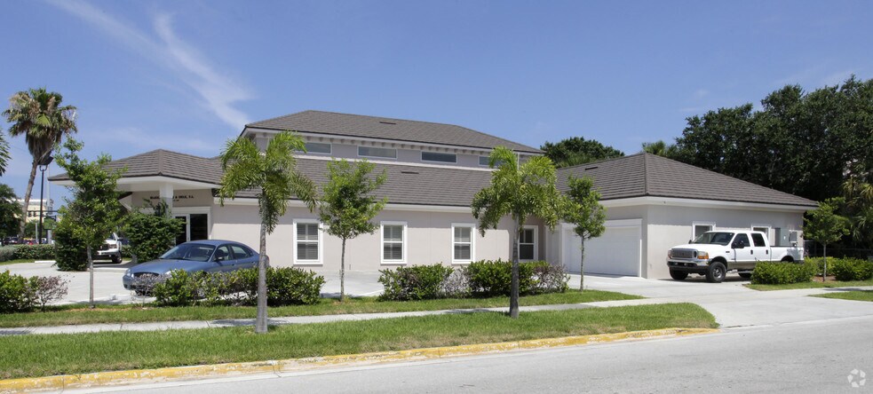 423 Delaware Ave, Fort Pierce, FL à louer - Photo de l’immeuble – Image 2 sur 12