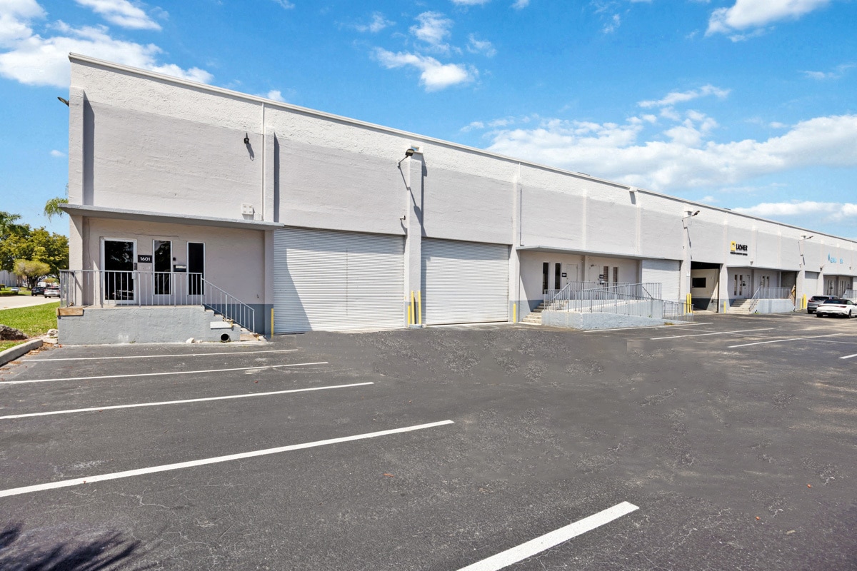 7950-7966 NW 14th St, Miami, FL à louer Photo de l’immeuble– Image 1 sur 12