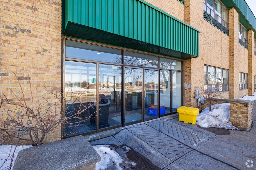 392-440 Rue Isabey, Montréal, QC à louer - Photo de l’immeuble – Image 3 sur 5
