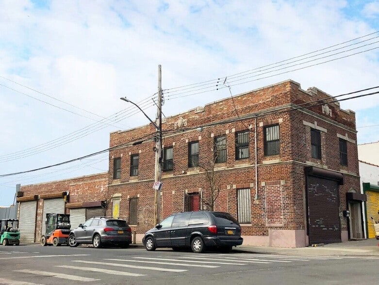 1318 Oakpoint Ave, Bronx, NY à louer - Photo principale – Image 1 sur 10