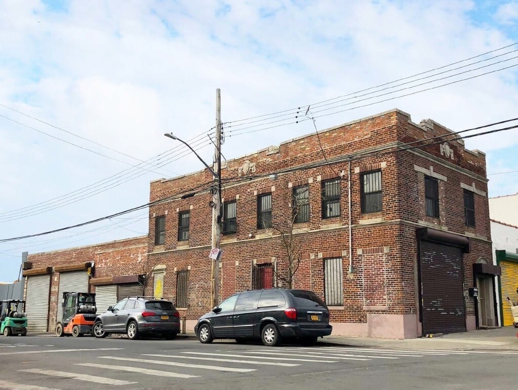 1318 Oakpoint Ave, Bronx, NY à louer Photo principale– Image 1 sur 11