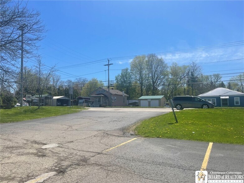 196 E Fairmount Ave, Lakewood, NY à vendre - Photo de l’immeuble – Image 3 sur 3