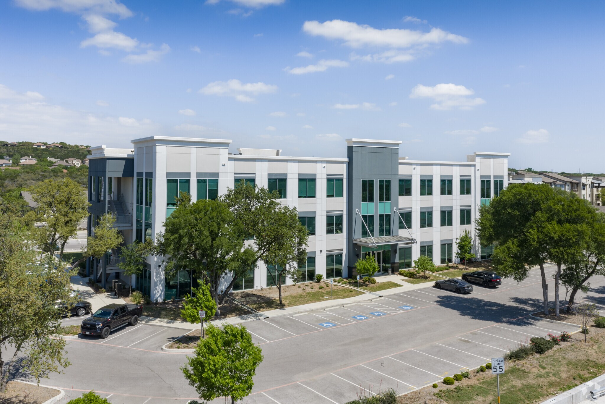 3239 N Loop 1604, San Antonio, TX à louer Photo de l’immeuble– Image 1 sur 15