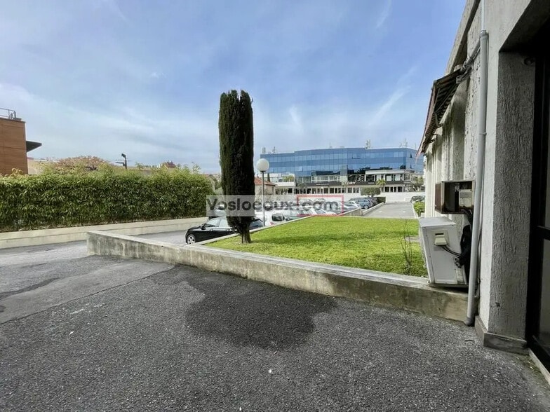 Bureau dans Saint-Laurent-du-Var à louer - Photo de l’immeuble – Image 2 sur 2