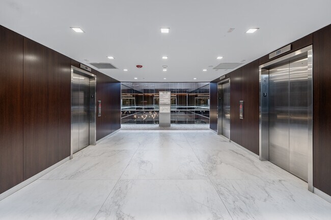 Plus de détails pour 3333 New Hyde Park Rd, New Hyde Park, NY - Bureau à louer