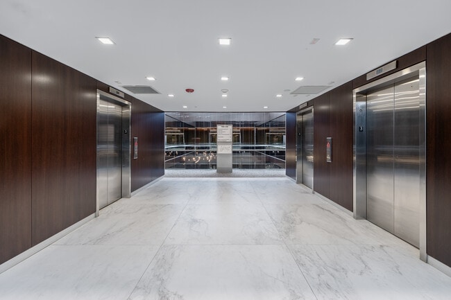 Plus de détails pour 3333 New Hyde Park Rd, New Hyde Park, NY - Bureau à louer