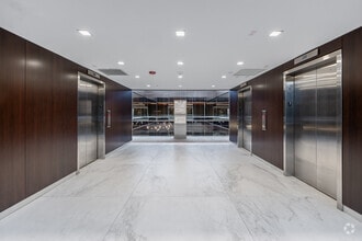 3333 New Hyde Park Rd, New Hyde Park, NY à louer Photo intérieure– Image 1 sur 9