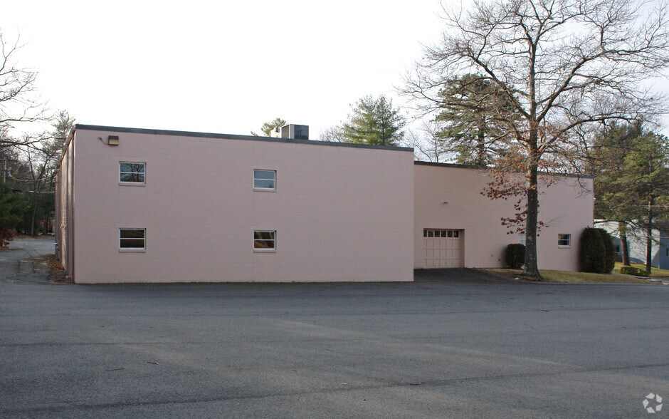 7 Kane Industrial Dr, Hudson, MA à louer - Photo de l’immeuble – Image 2 sur 2