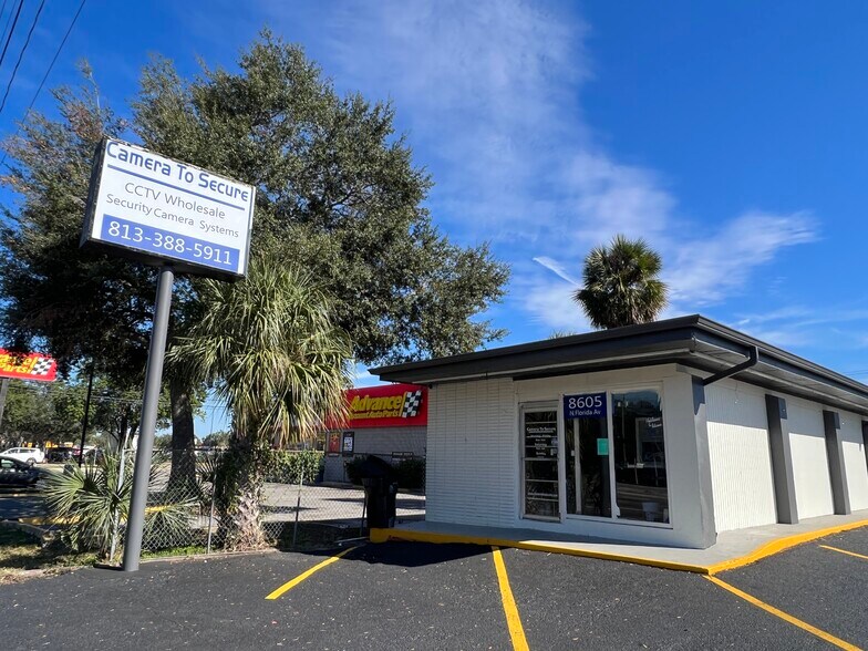 8610 N Suwanee Ave, Tampa, FL à louer - Photo principale – Image 1 sur 19