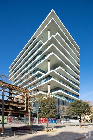 Avinguda D'icària, 213, Barcelone, Barcelona à louer - Photo de l’immeuble – Image 3 sur 12