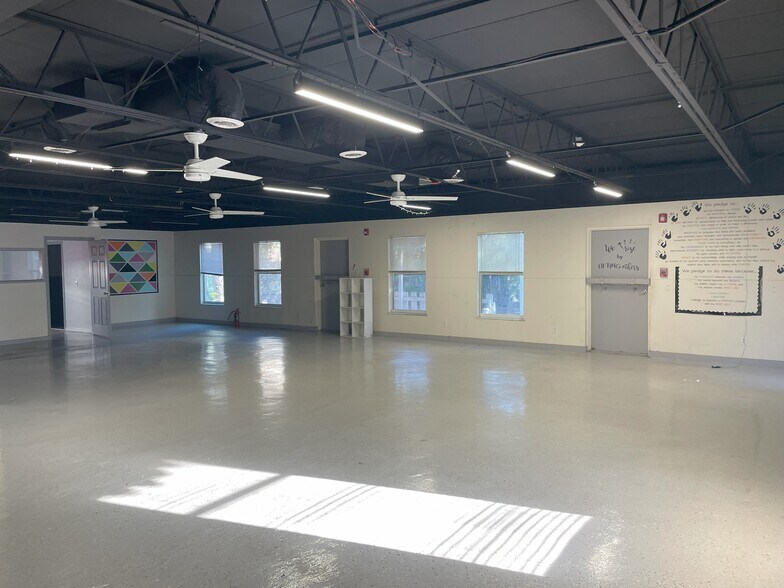 1847 1st Ave N, Saint Petersburg, FL à louer - Photo intérieure – Image 2 sur 11