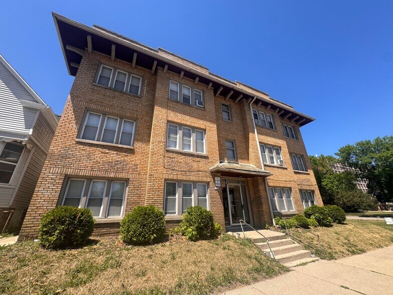 2767 N Holton St, Milwaukee, WI à vendre - Photo de l’immeuble – Image 2 sur 31