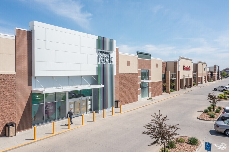 320 S Jordan Creek Pky, West Des Moines, IA à vendre - Photo de l’immeuble – Image 2 sur 7