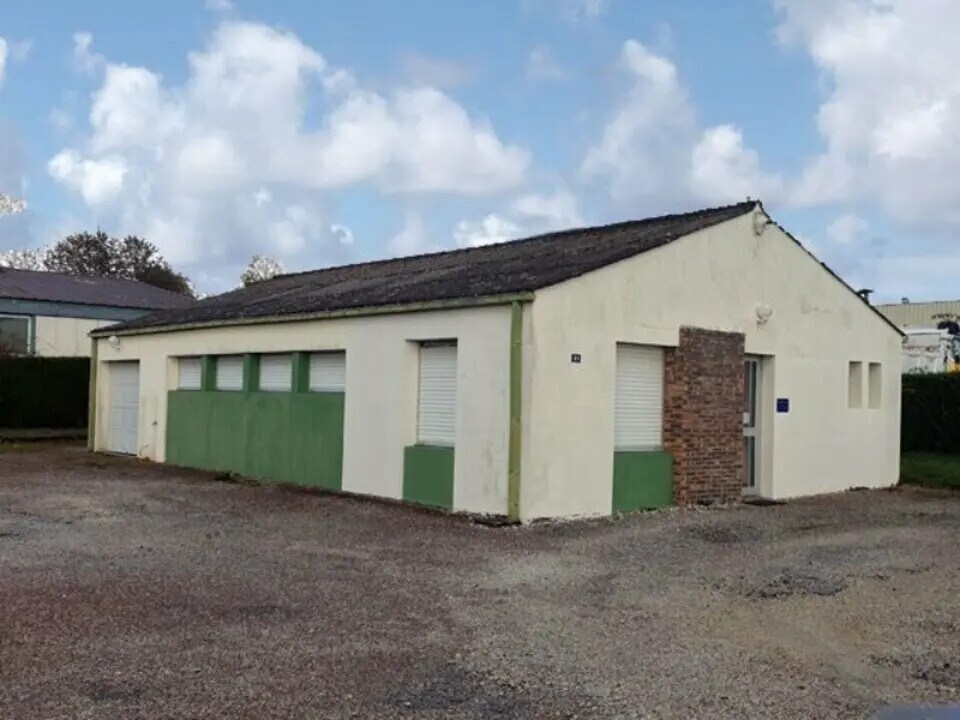 Local d'activités dans La Ferté Macé à vendre Photo de l’immeuble– Image 1 sur 4