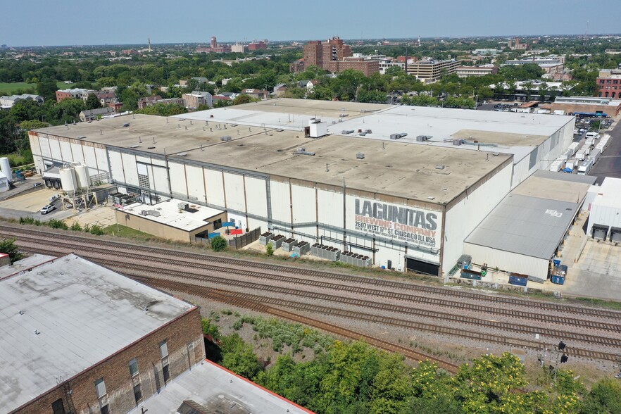 2607 W 17th St, Chicago, IL à louer - Photo de l’immeuble – Image 3 sur 13