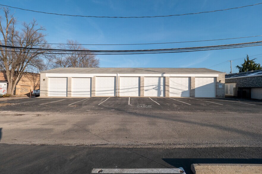 880 - 896 King Ave portefeuille de 3 biens à vendre sur LoopNet.fr - Photo de l’immeuble – Image 3 sur 13