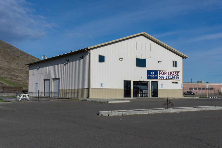 4771 W Van Giesen St, West Richland, WA à louer - Photo de l’immeuble – Image 2 sur 26