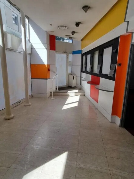 Local commercial dans Nantes à louer - Hall d’entrée – Image 2 sur 3