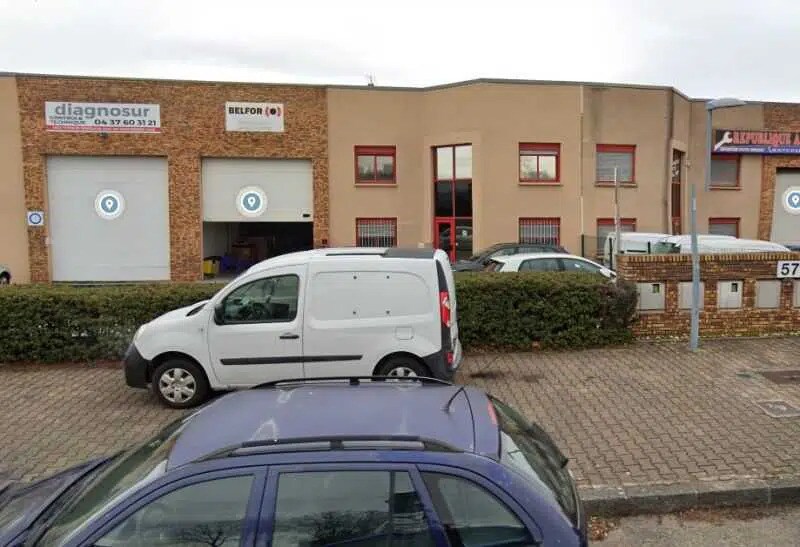 Bureau dans Vénissieux à louer Photo de l’immeuble– Image 1 sur 11
