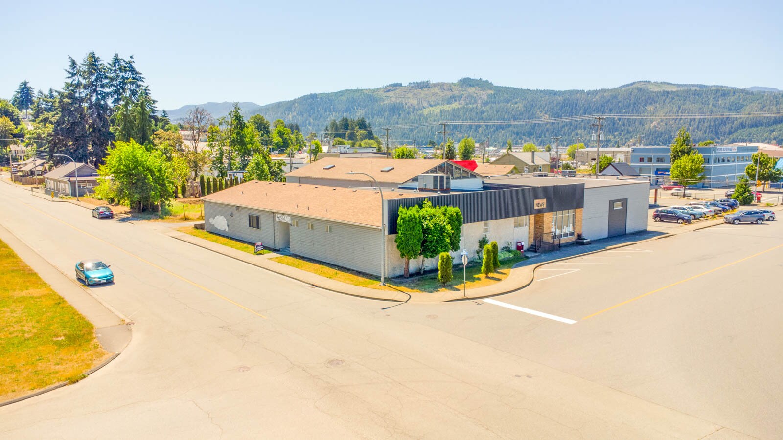 4918 Napier St, Port Alberni, BC à vendre Photo de l’immeuble– Image 1 sur 109