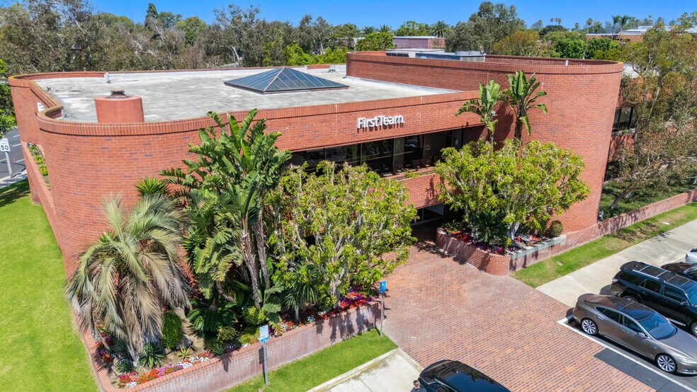 4 Corporate Plaza Dr, Newport Beach, CA à louer - Photo de l’immeuble – Image 2 sur 7