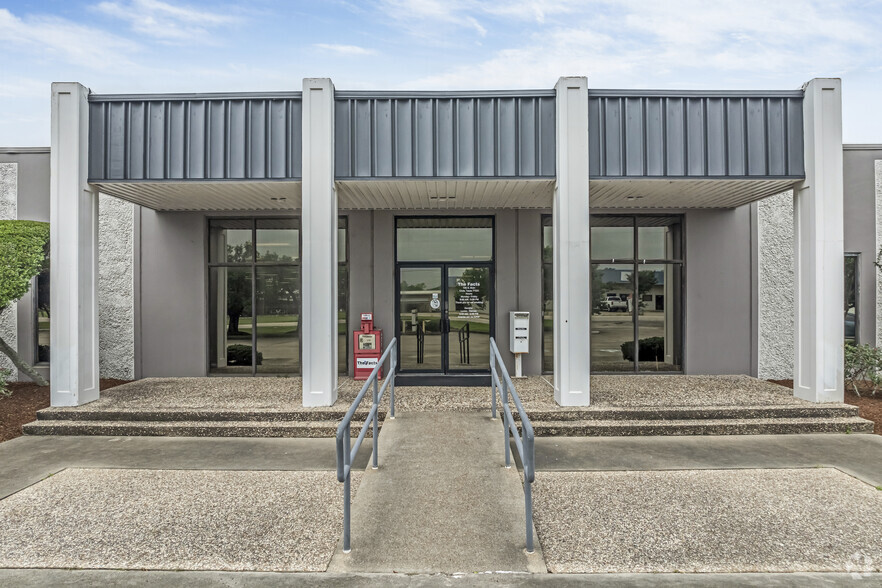 720 S Main St, Clute, TX à louer - Photo de l’immeuble – Image 2 sur 5