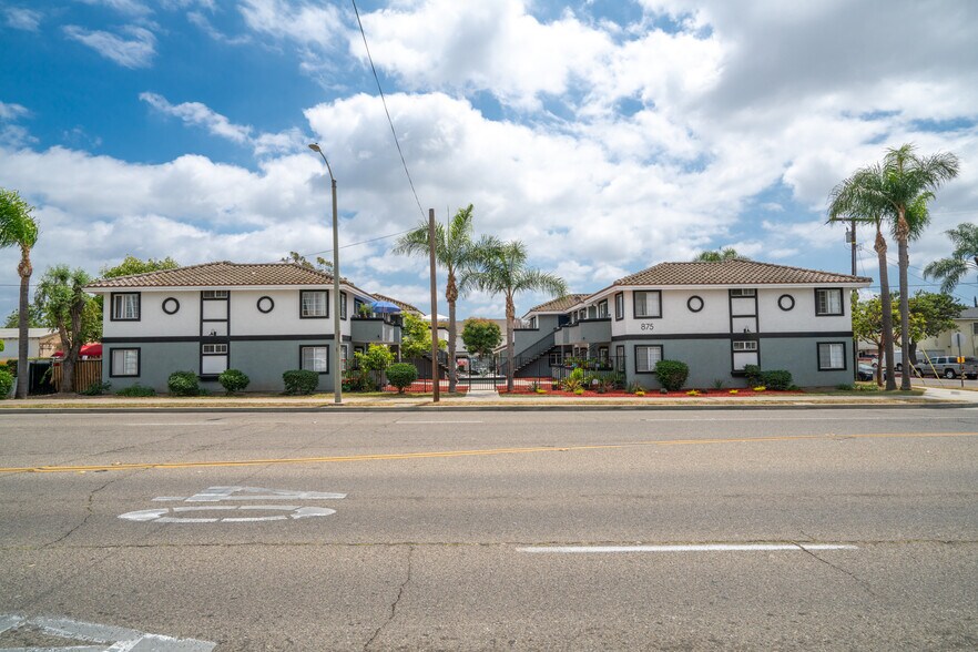 875 N Olive St, Orange, CA à vendre - Photo de l’immeuble – Image 2 sur 38