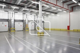 Industriel/Logistique dans Savigny-le-Temple à louer Photo intérieure– Image 1 sur 2