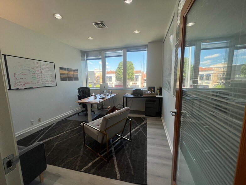 333 S Beverly Dr, Beverly Hills, CA à louer - Photo de l’immeuble – Image 3 sur 17