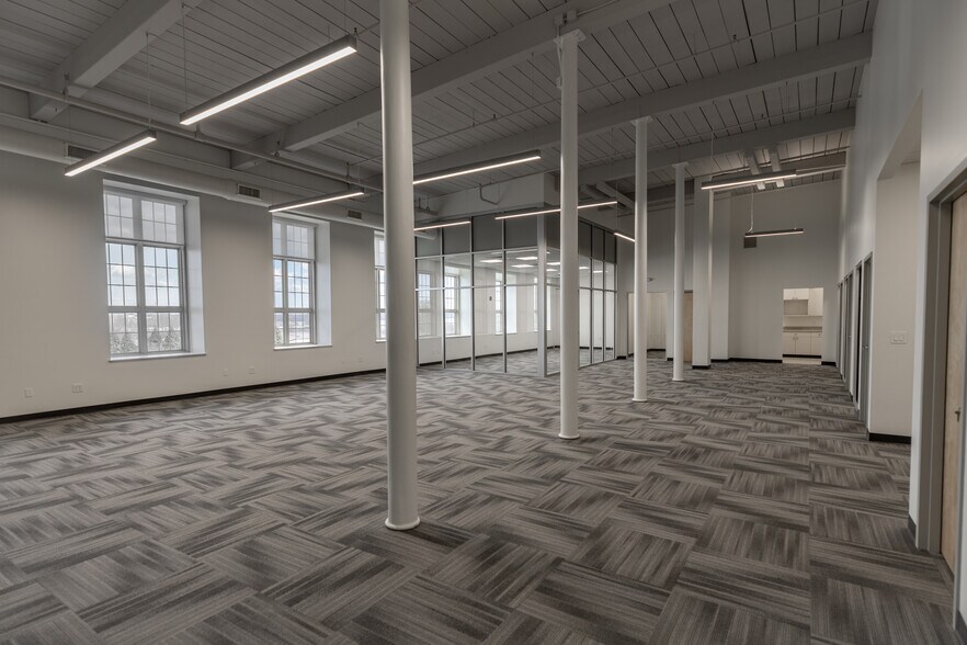 1 Father Devalles Blvd, Fall River, MA à louer - Photo intérieure – Image 2 sur 16