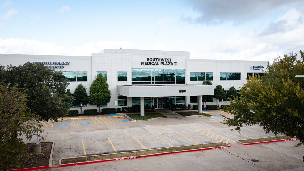 5801 Oakbend Trl, Fort Worth, TX à louer - Photo de l’immeuble – Image 2 sur 3