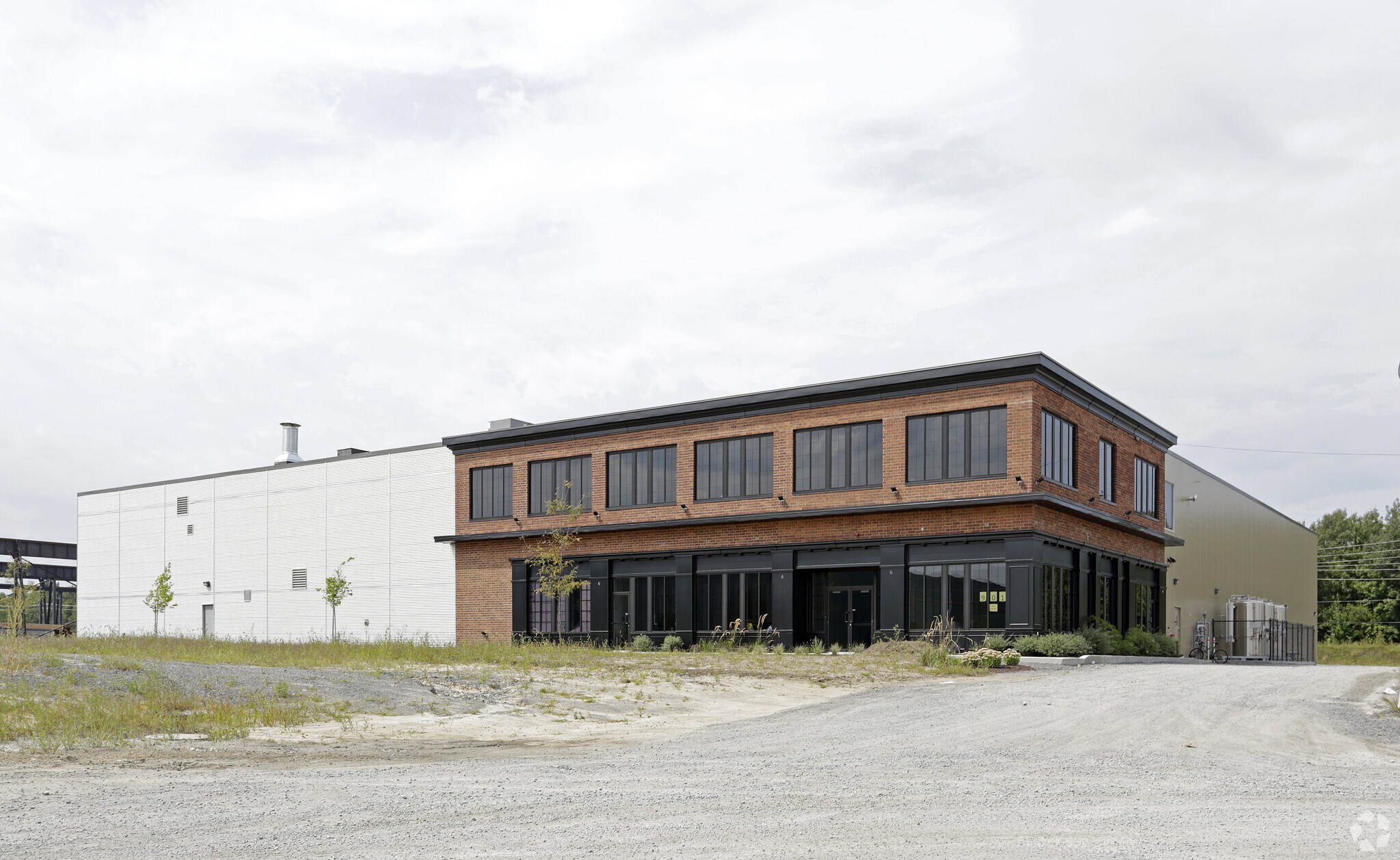 901 Rue Des Forges, Terrebonne, QC à louer Photo de l’immeuble– Image 1 sur 18