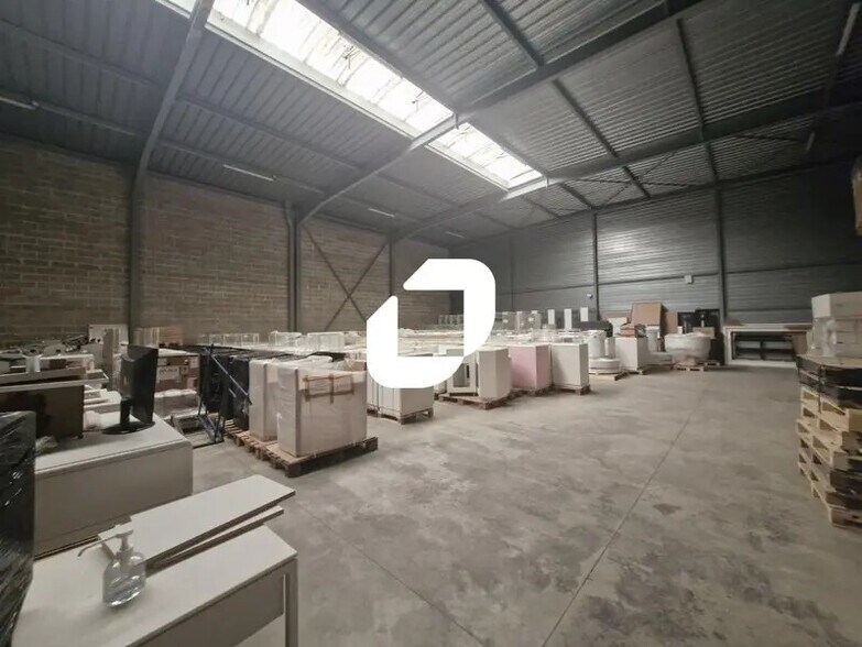 Local d'activités dans Ozoir-la-Ferrière à vendre - Photo intérieure – Image 1 sur 4