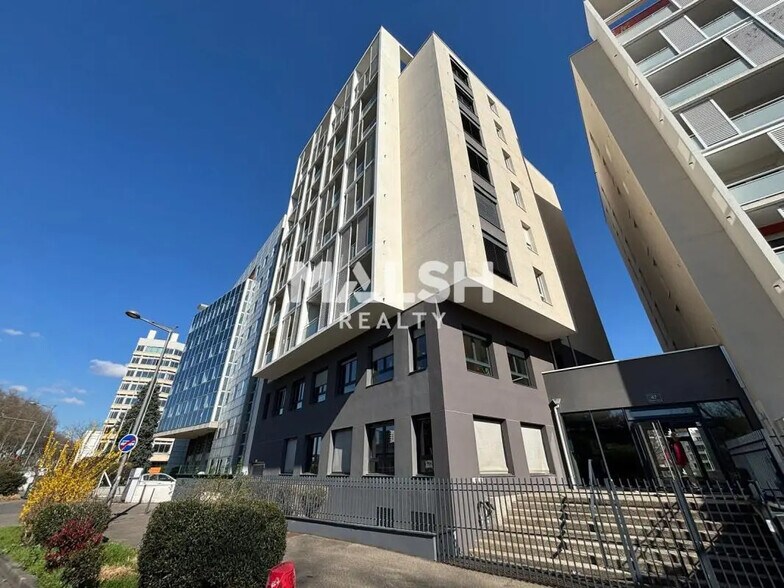 Bureau dans Lyon à vendre - Photo de l’immeuble – Image 1 sur 12