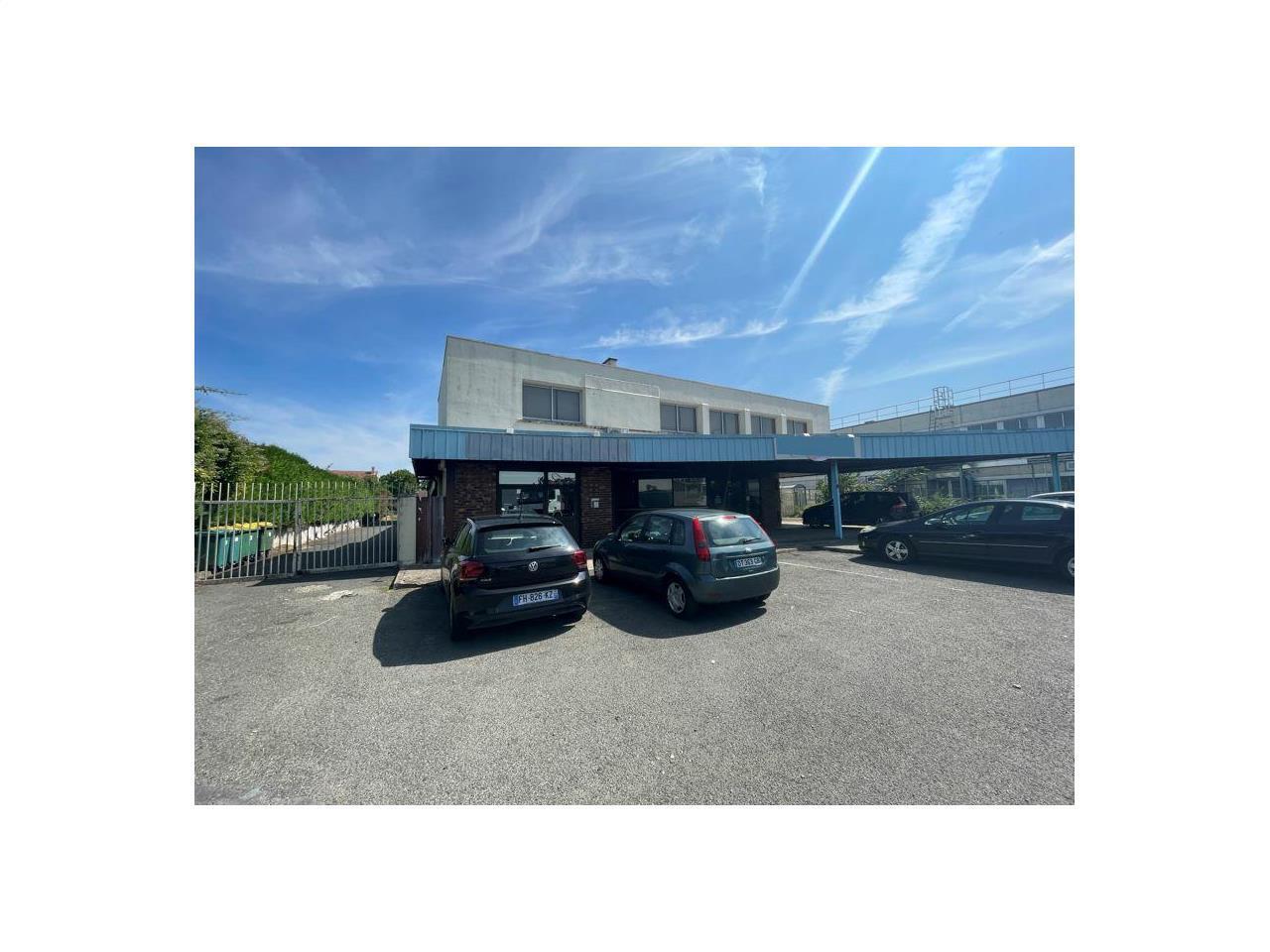 Local d'activités dans Brétigny-sur-Orge à vendre Photo de l’immeuble– Image 1 sur 13