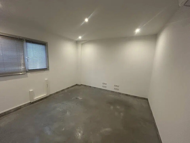 Bureau dans Vedène à louer - Photo de l’immeuble – Image 2 sur 6