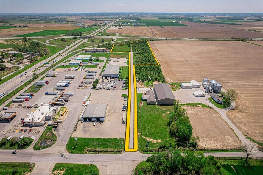 12793 S Northgate Dr, Haubstadt, IN à louer - Photo de l’immeuble – Image 3 sur 4