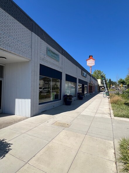 12255-12297 SW Main St, Tigard, OR à vendre - Photo de l’immeuble – Image 2 sur 6