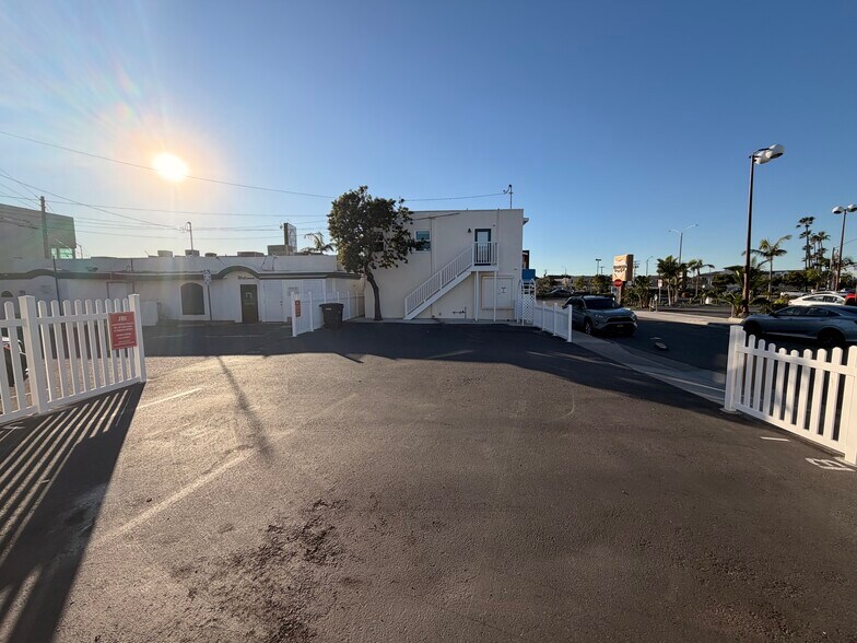 3020 Newport Blvd, Newport Beach, CA à louer - Photo de l’immeuble – Image 3 sur 3