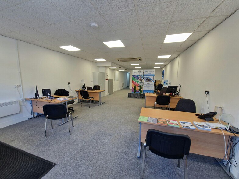 98 West St, Fareham à vendre - Photo de l’immeuble – Image 3 sur 14