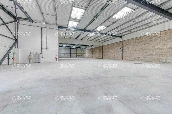 Plus de détails pour Local d'activités à louer