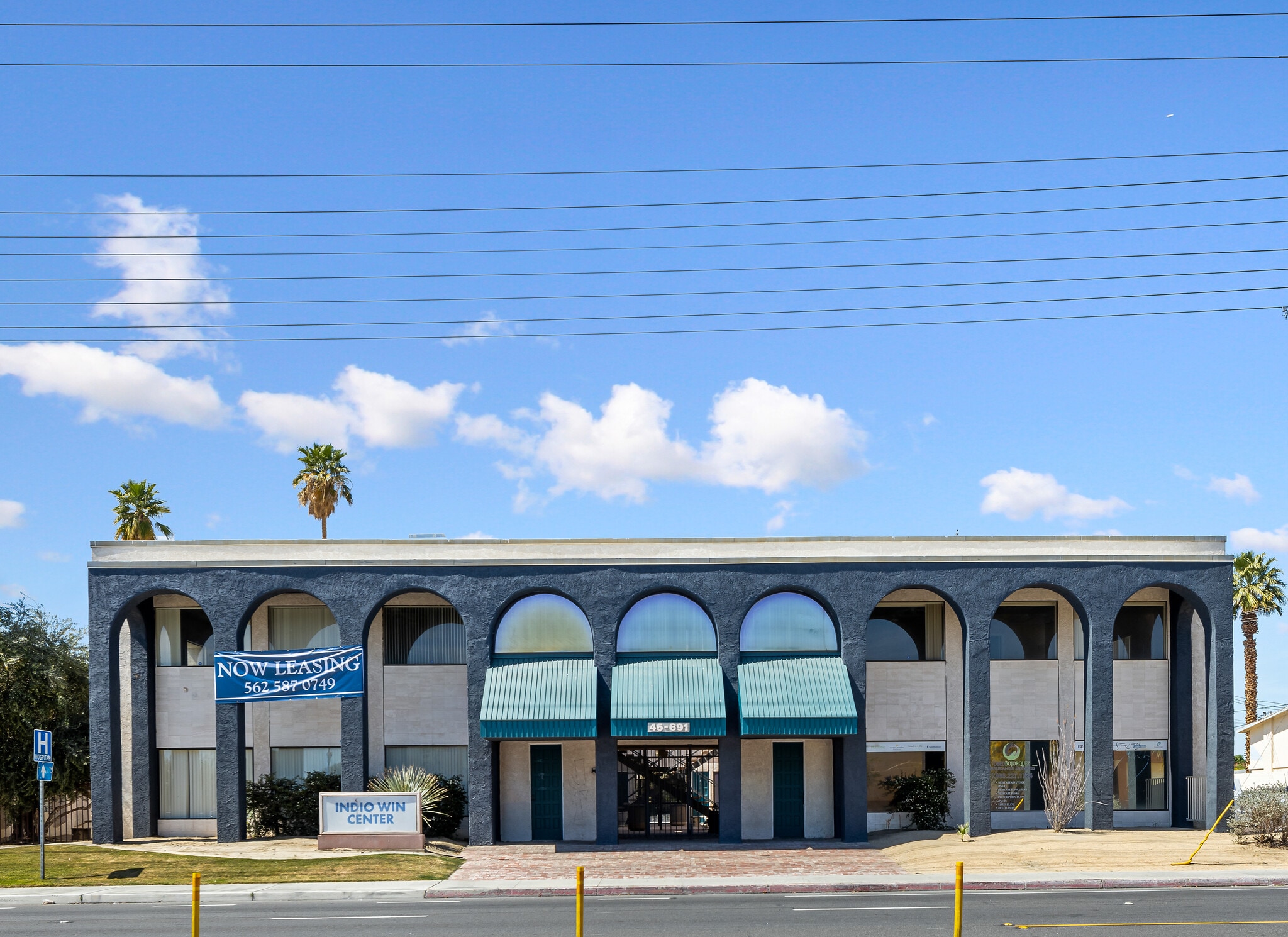 45691 Monroe St, Indio, CA à louer Photo principale– Image 1 sur 32