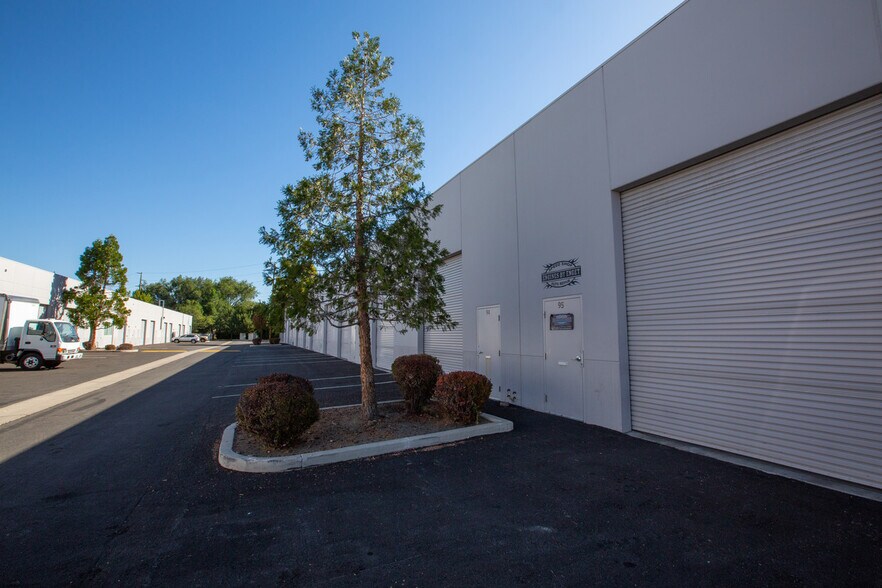 4690 Longley Ln, Reno, NV à louer - Photo de l’immeuble – Image 2 sur 11